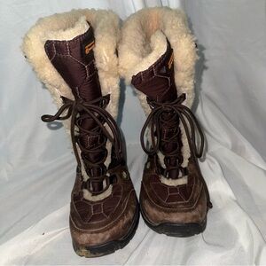 Ugg capstone shearling vibram snow boots size 6